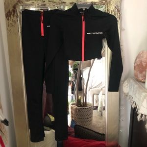 NWOT PRETTYLITTLETHING SEAMLESS HIGH WAISTED & CROP LONG SLEEVE TOP SET SMALL